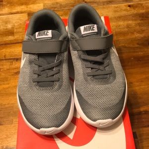 Kids Nike Tanjun gym shoes